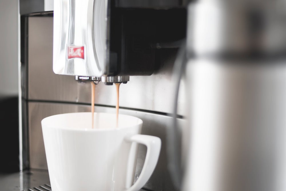 Jak w łatwy sposób poprawić smak kawy mielonej z ekspresu?