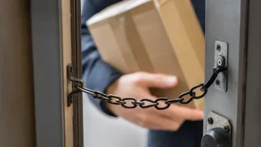 Pomoc przy zakupach i kradzież w mieszkaniu. Policja ostrzega w Zabrzu
