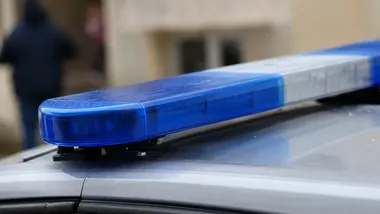 Farba na elewacji, kostce i Nissanie. Policja szuka osoby z Zabrza