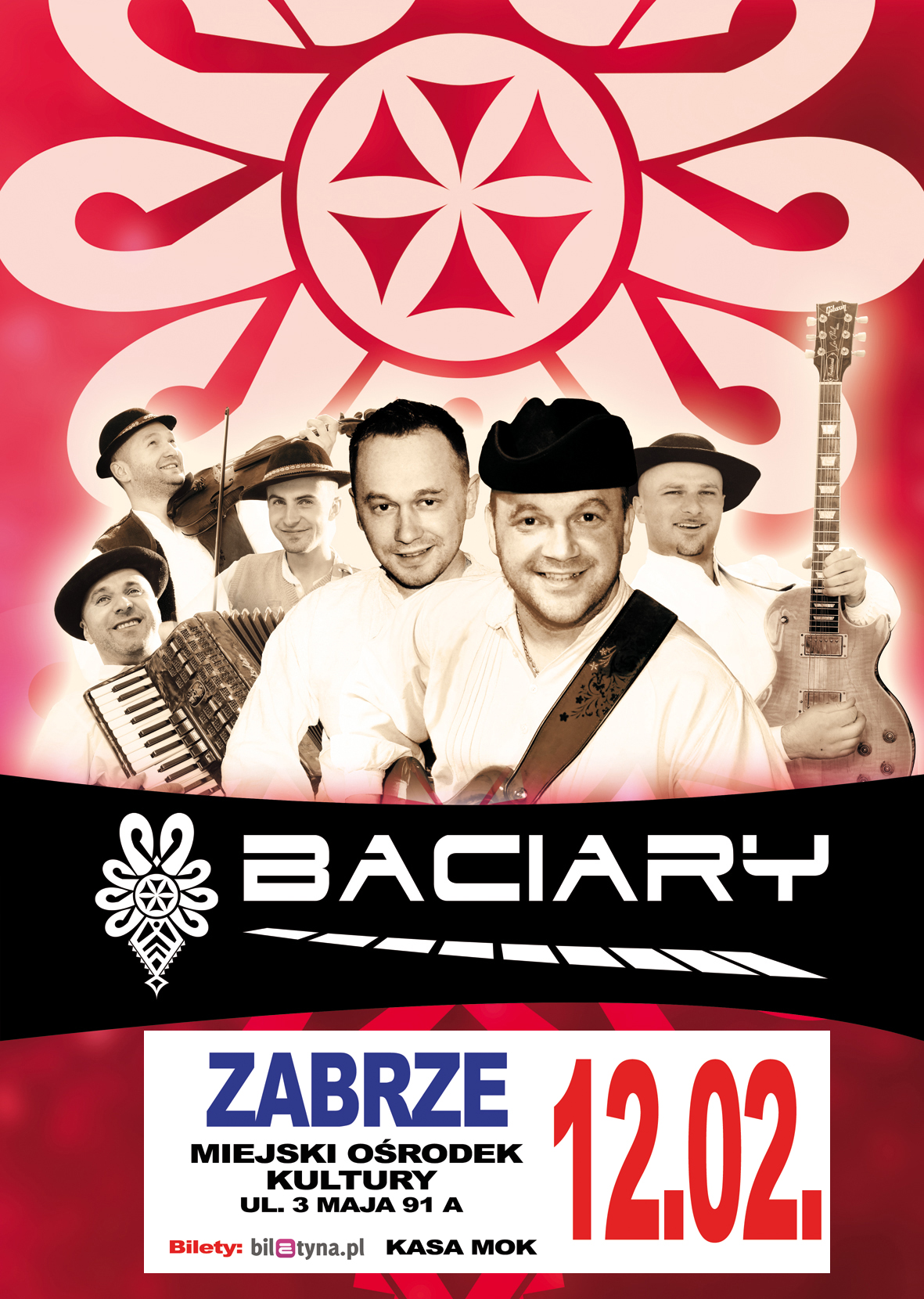 czerwony plakat promujący koncert zespołu Baciary z portretami wykonawców