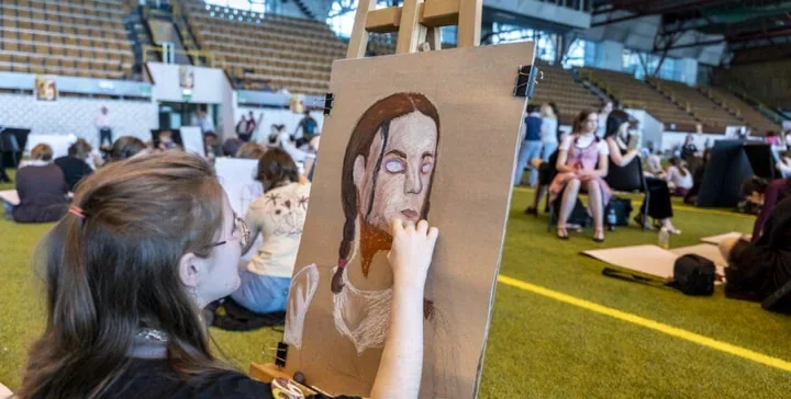 Moda sprzed lat wraca do rysunków. Zabrze szykuje festiwal z historią