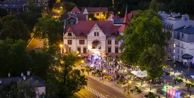 Potańcówka na placu Teatralnym. Zagrają zespoły i DJ Witek