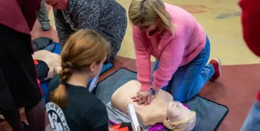 Ponad 100 seniorów w Zabrzu sprawdzało, jak ratować życie