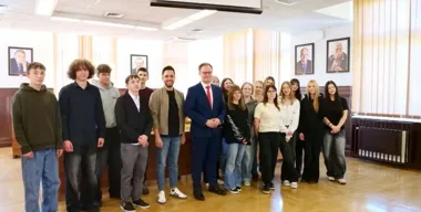 Uczniowie wcielili się w radnych. W ratuszu sprawdzili, jak zapadają decyzje