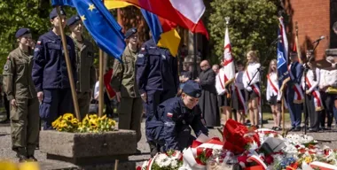Śpiew, kwiaty i wojskowy piknik. Zabrze świętowało z rozmachem