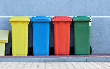 Śmieci z nieruchomości niezamieszkałych wracają do gminy. Czas na decyzję mija