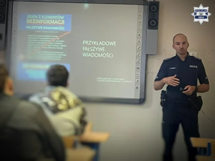 Zabrze: policjanci ostrzegają uczniów przed cyberzagrożeniami