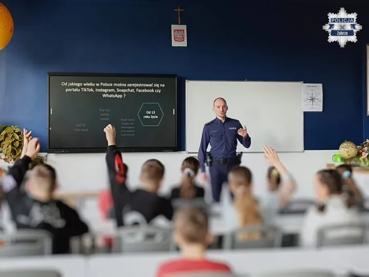 Nie tylko hejt - policjant ostrzegł uczniów przed pułapkami sieci w Zabrzu