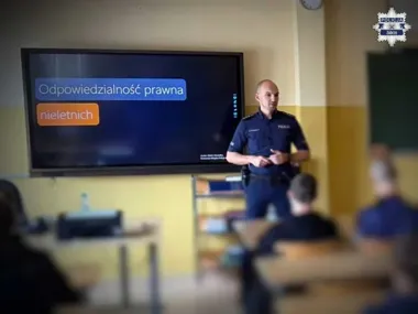 Policjanci wracają do szkół. Rozmowy o prawie i bezpieczeństwie