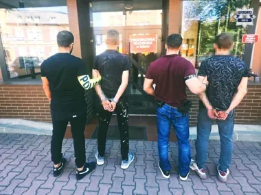 Zamawiali jedzenie, potem padły groźby. Dwie osoby w areszcie