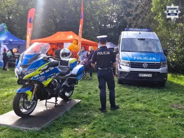 Dzieci przy policyjnym motocyklu. Tak świętowano 104. urodziny Zabrza