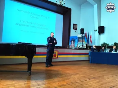 Jedna wiadomość może wywołać panikę. Policja szkoliła dyrektorów szkół w Zabrzu