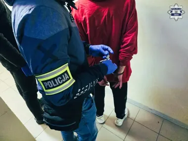 Agresja przy kontroli zaprowadziła policję prosto do marihuany w mieszkaniu