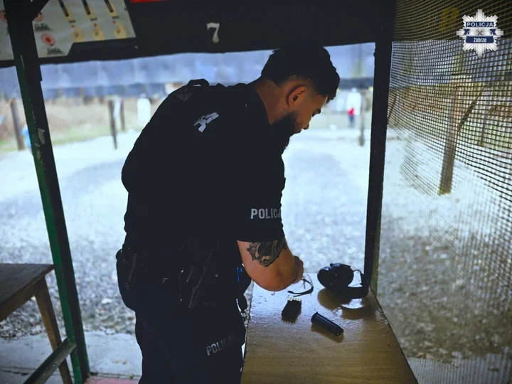 Zabrzańscy policjanci ulepszyli celność na strzelnicy - trening pod presją